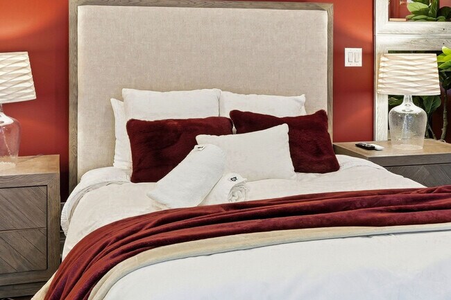 Building Photo - 657 N Carpenter St