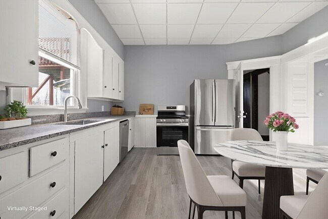 Building Photo - 275 Market St