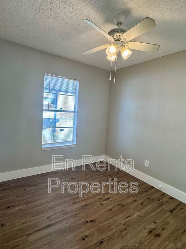 Building Photo - 716 W Broadus St