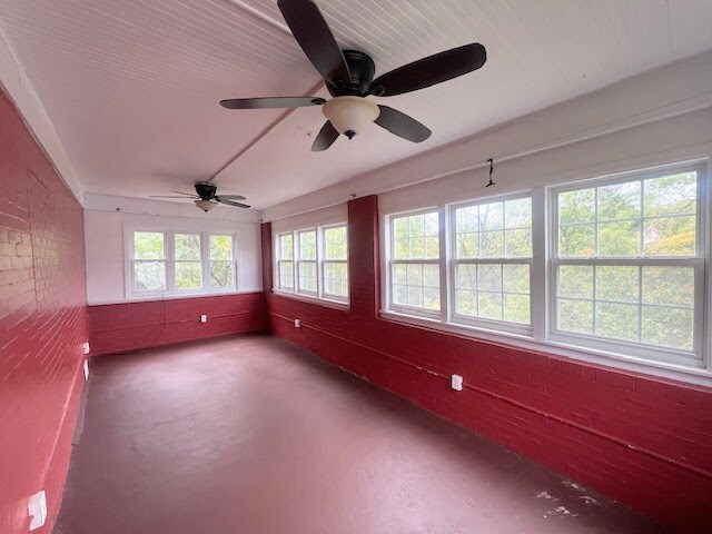Building Photo - 358 Pointview Rd