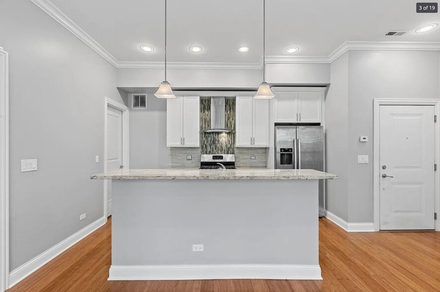 Building Photo - 951 W Huron St