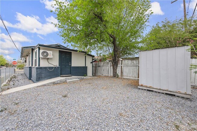 Building Photo - 19 Bell E Ave