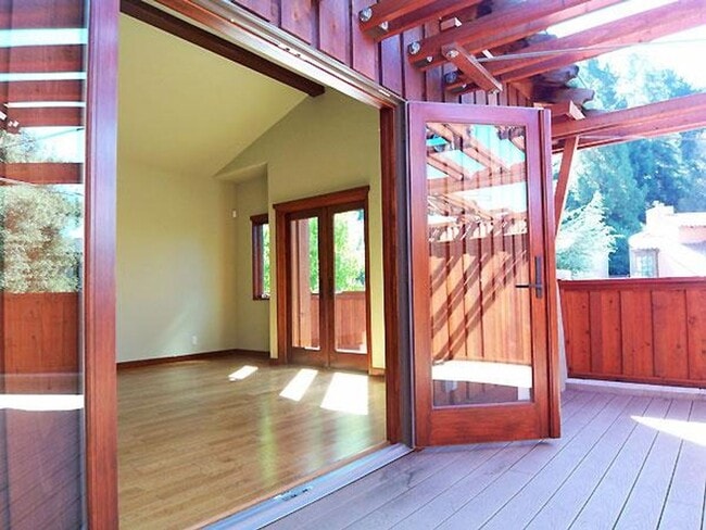 Building Photo - Monclair retreat, space and luxury in serene setting