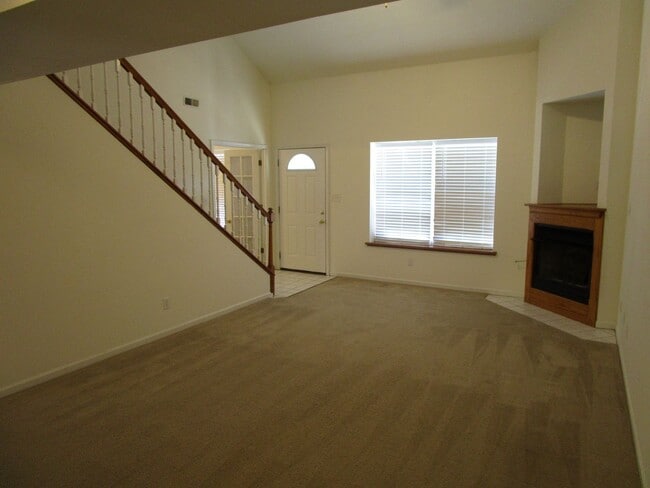 Building Photo - 1725-1727-1727 Louise Cir