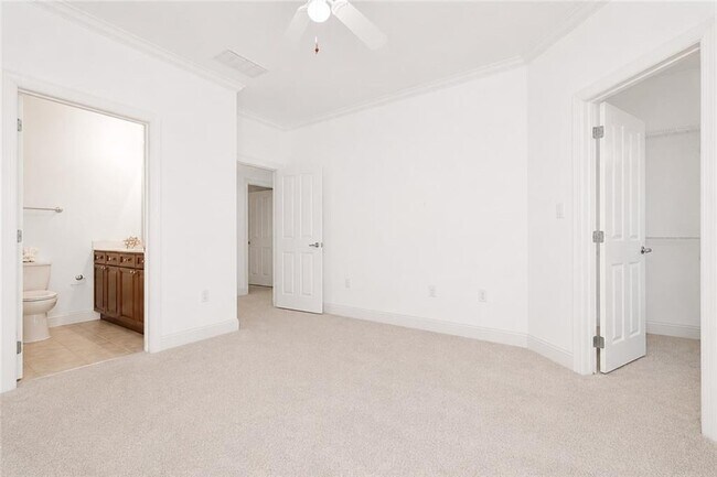 Building Photo - 5490 Glenridge Park NE