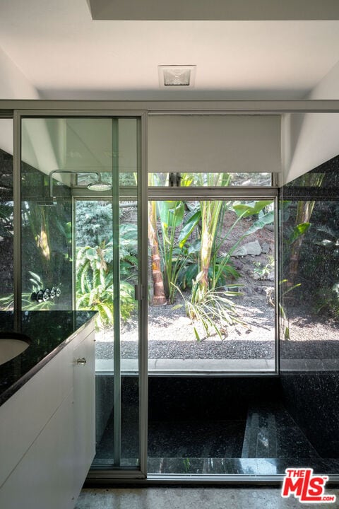 Building Photo - 4575 Dundee Dr