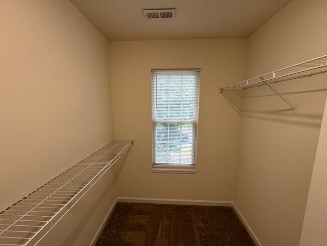 Building Photo - 6610 Cedar Cliff Dr