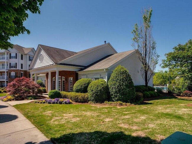 Building Photo - 14930 Ballantyne Village Way