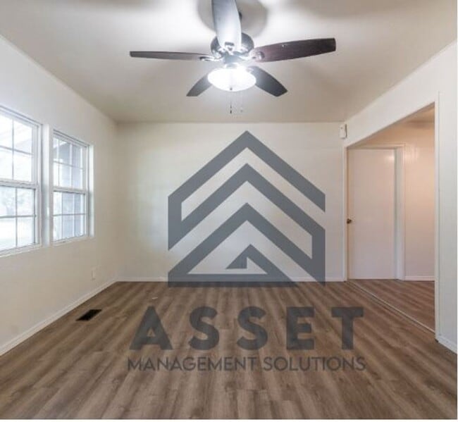 Building Photo - RENT TO OWN – Warr Acres!