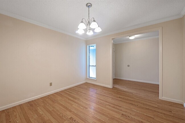 Building Photo - 807 Seacliff Dr