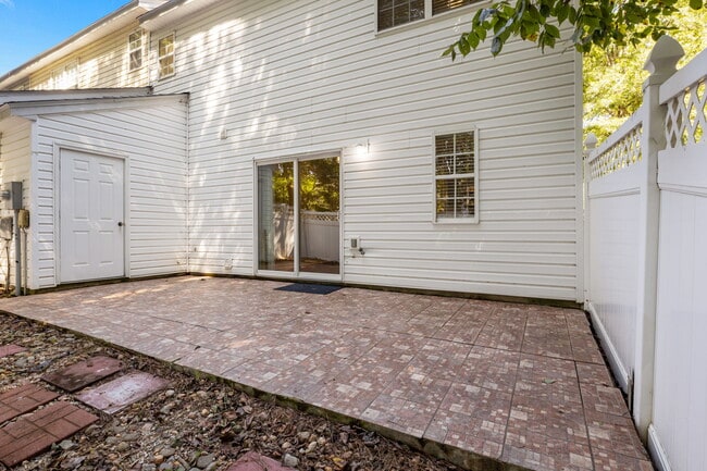 Building Photo - 10660 Holly Ridge Blvd