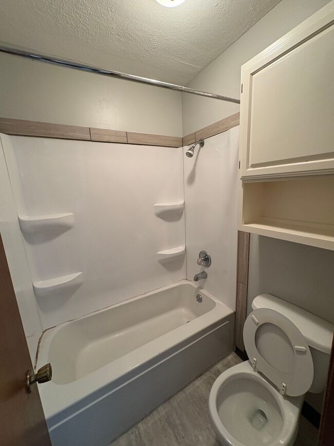 Building Photo - 4 Bedroom Apartment in Central MHK - Near Aggieville!