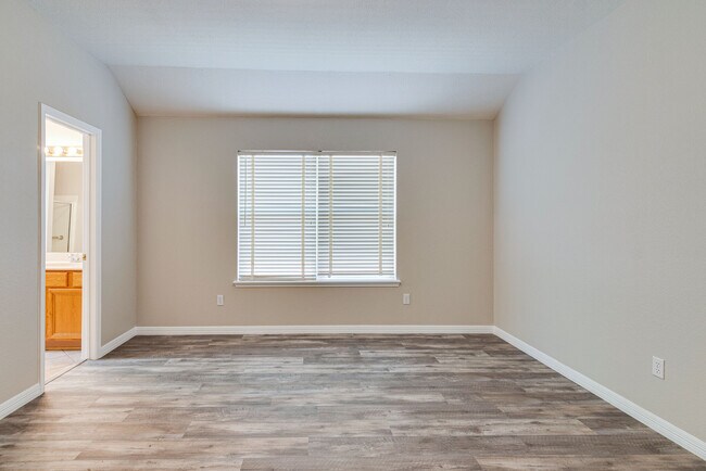 Building Photo - 6718 Valley Branch Dr