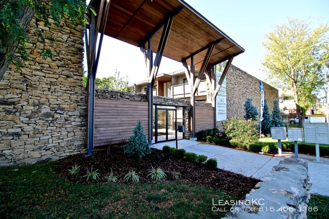 Building Photo - The Lakota on Grand