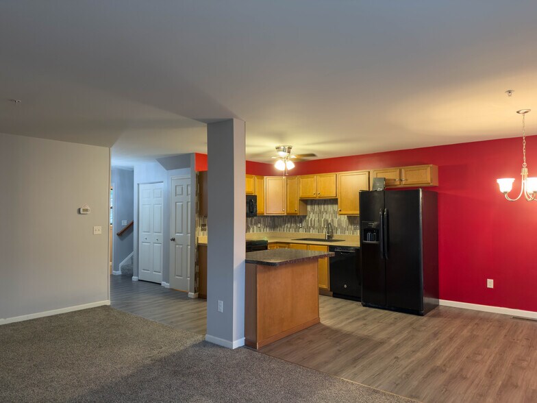 Building Photo - 111 N Village Cir