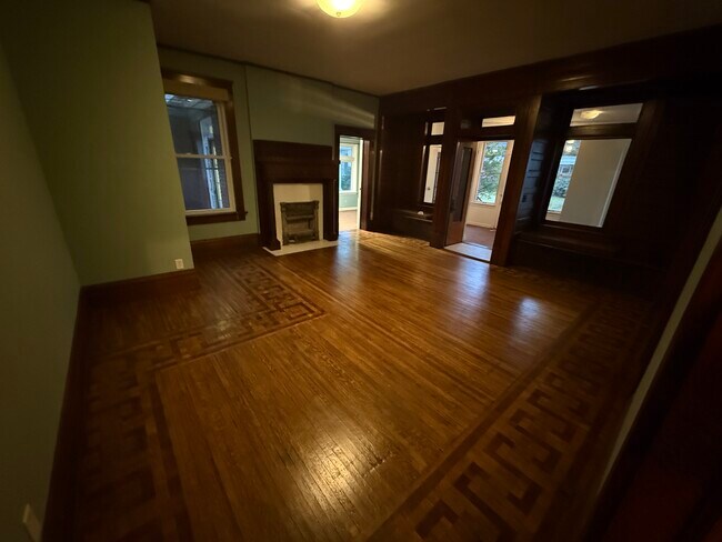 Family room - 160 E Pine St
