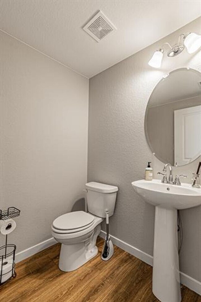 Building Photo - Modern 3 Bed/ 2.5 Bath Townhome in Sterling Ranch