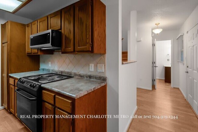 Building Photo - Charming HOME in Prime South Charlotte Location!