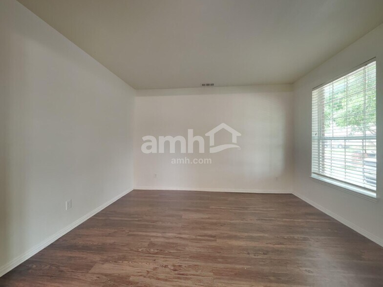 Building Photo - 4412 Mallow Oak Dr