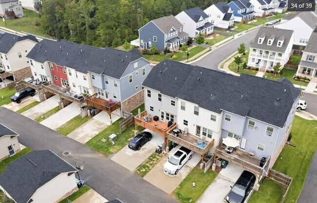 Building Photo - 16621 Gossamer Dr
