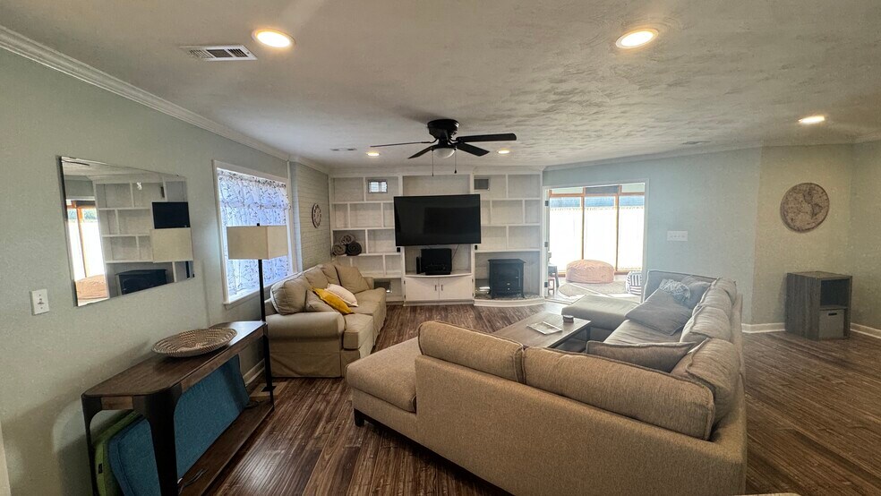 Building Photo - 2810 Wiigwaas Ln