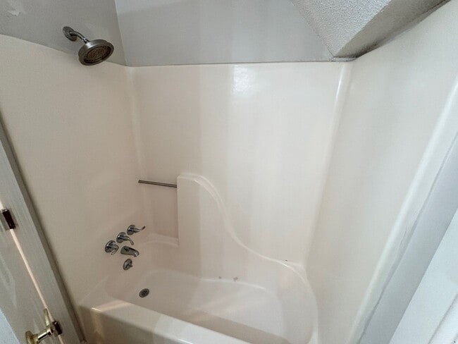 Building Photo - 118/120 Elizabeth Darby Lane