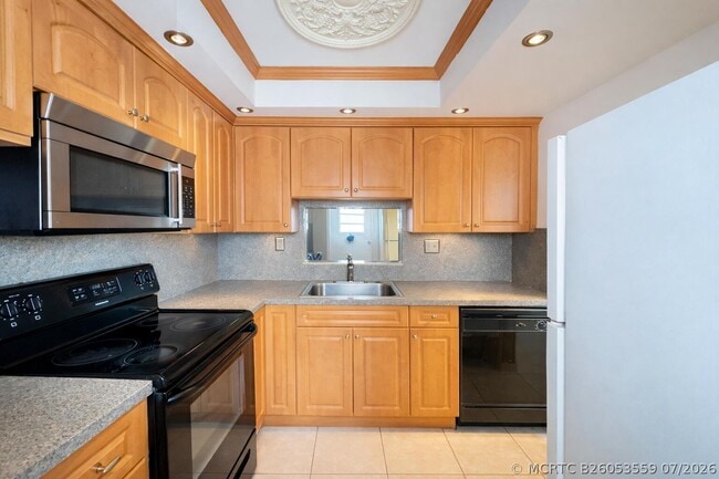 Building Photo - 5041 W Oakland Park Blvd