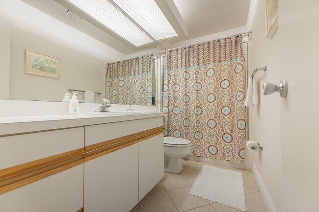 Building Photo - 33 Lake Vista Trail