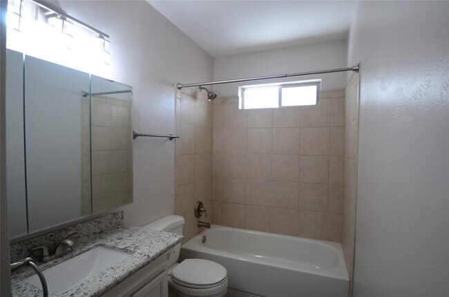 Building Photo - 76 S Wavy Oak Cir