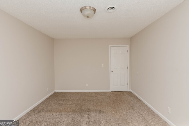 Building Photo - 424 WI Pkwy