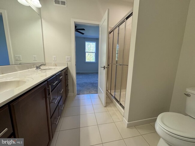 Building Photo - 213 Wynstone Ct