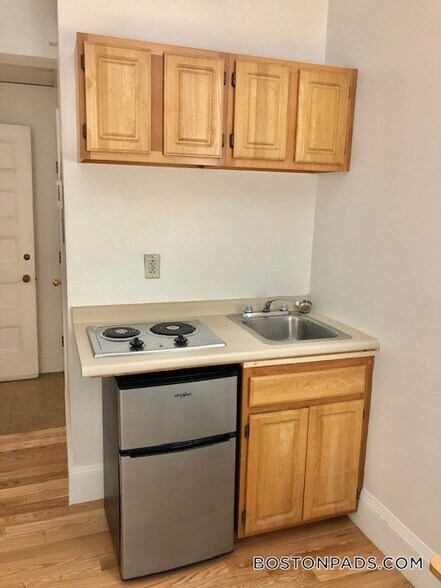 Primary Photo - 1061 Beacon St