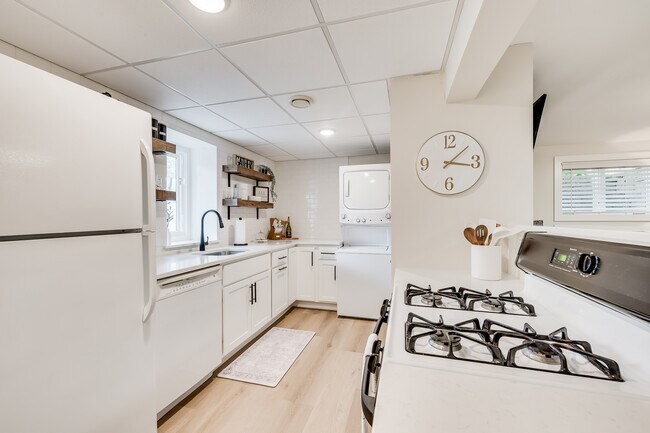 Primary Photo - 5021 Beacon Hill Rd