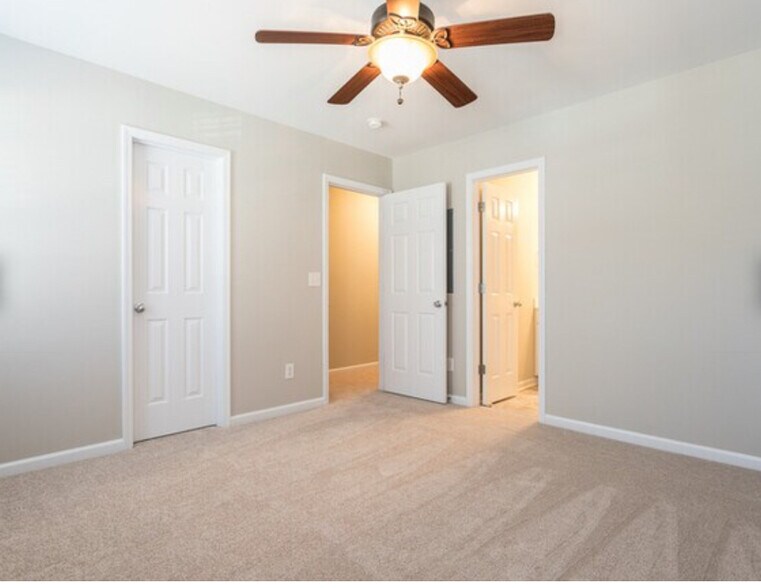 Building Photo - 511 Elm Ave