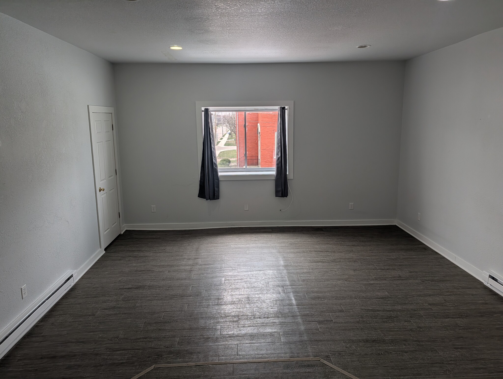 Building Photo - 102 S Main St