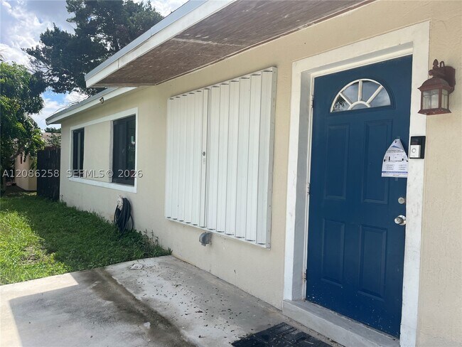 Building Photo - 5700 SW 37th St