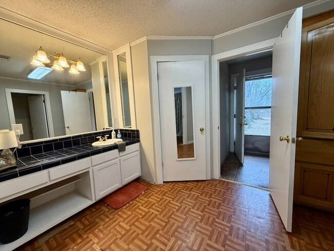 Building Photo - 102 Mulberry St