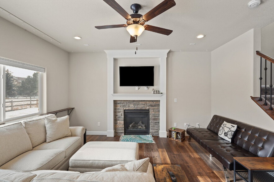 Building Photo - Modern Comfort Meets Mountain Beauty – 4-B...