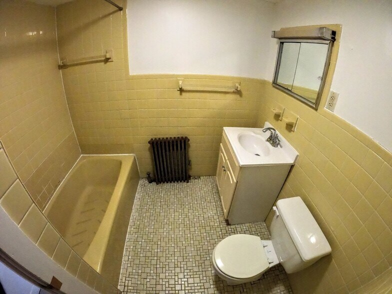 Building Photo - 90 Wenham St