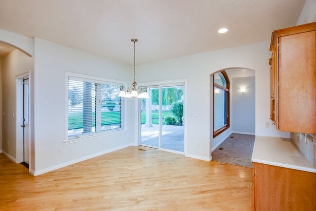 Building Photo - Country Living at it's Best!  Beyond Spaci...