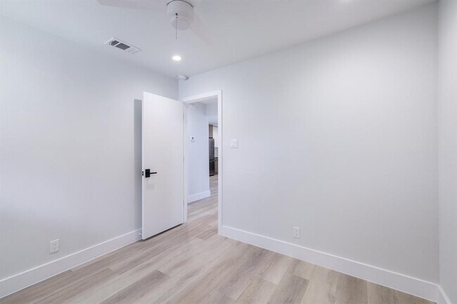 Building Photo - 5304 St Georges Green