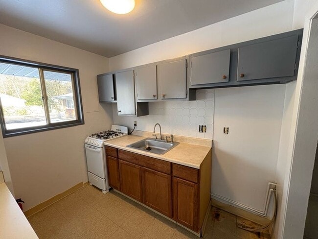 Building Photo - One bedroom one bathroom apartment for rent