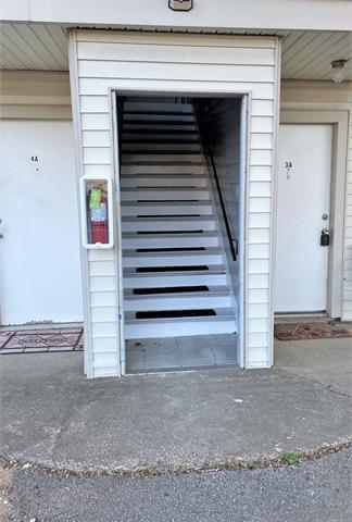 Building Photo - 401 Betchan Dr
