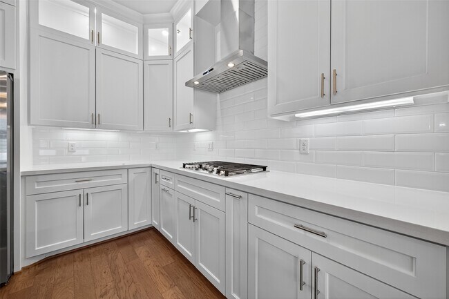 Building Photo - 1624 W 24th St