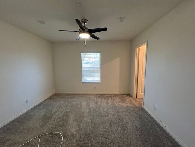 Building Photo - 3 Bedroom Plus Bonus Room Single Family Ho...