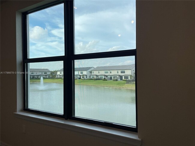 Building Photo - 2151 Appleton Cir S