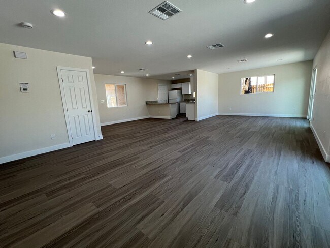 Building Photo - Almost Like a New Home!