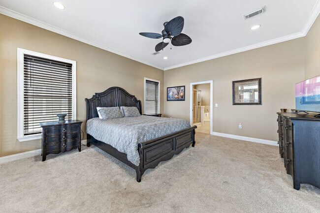 Building Photo - 1242 W Lagoon Ave