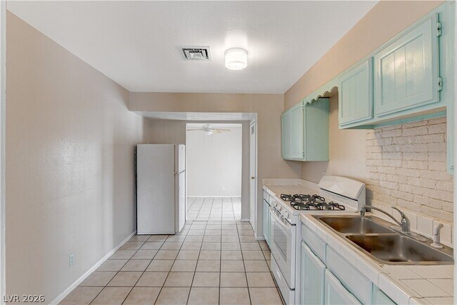 Building Photo - 3928 Torsby Pl