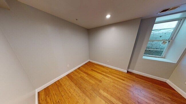 Building Photo - 27 Chestnut Ave